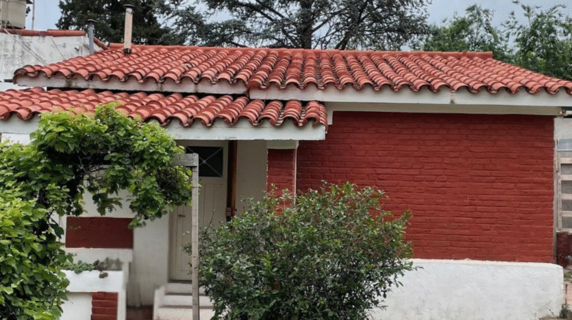 CASA CON DEPARTAMENTO – (COD CA190)