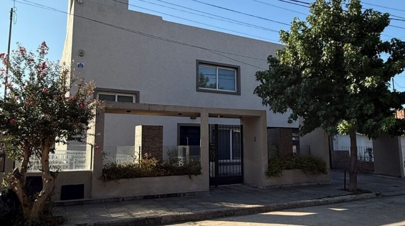 CASA EN VENTA – VILLA CARLOS PAZ (COD)